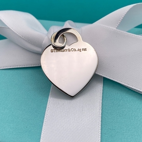 Authentic Tiffany & Co Love You Red Enamel Large Heart LG Charm box/pouch - Picture 3 of 6